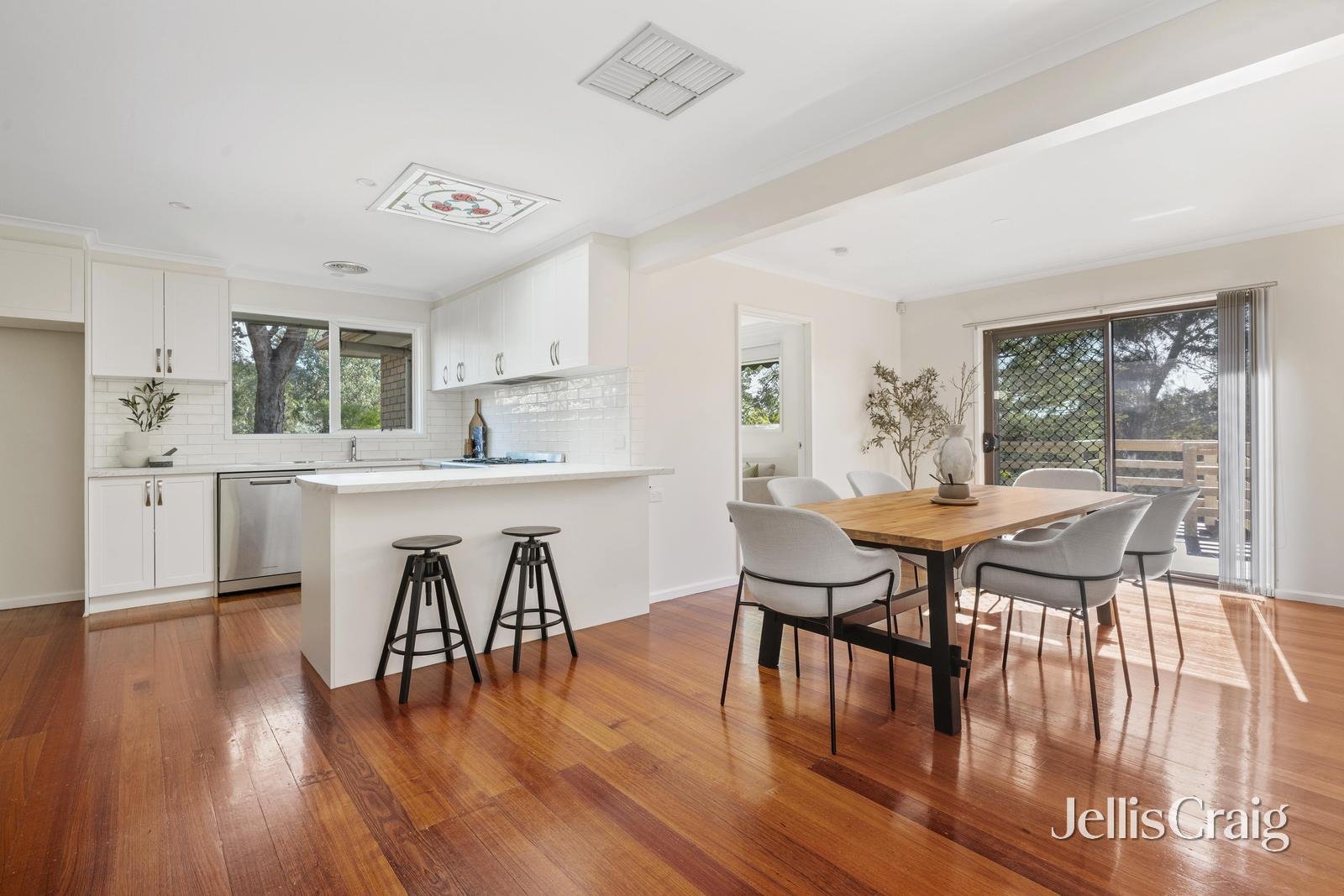 6 Ancona Court, Eltham image 4