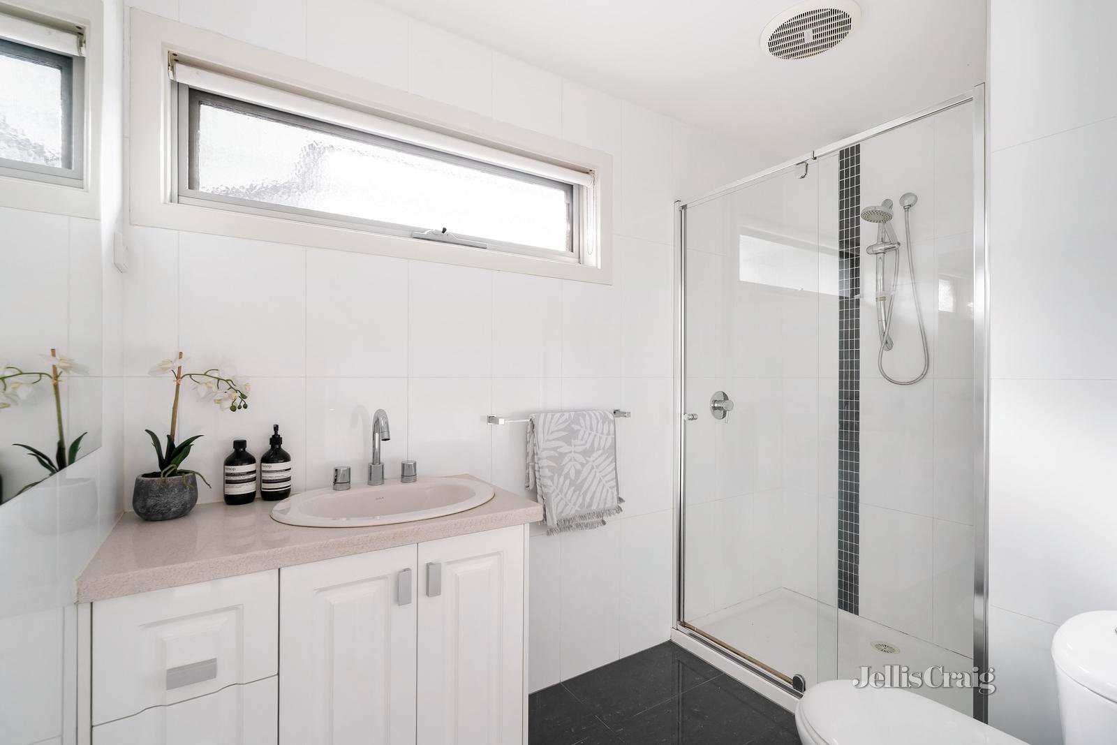 6 Angus Avenue, Altona North image 10