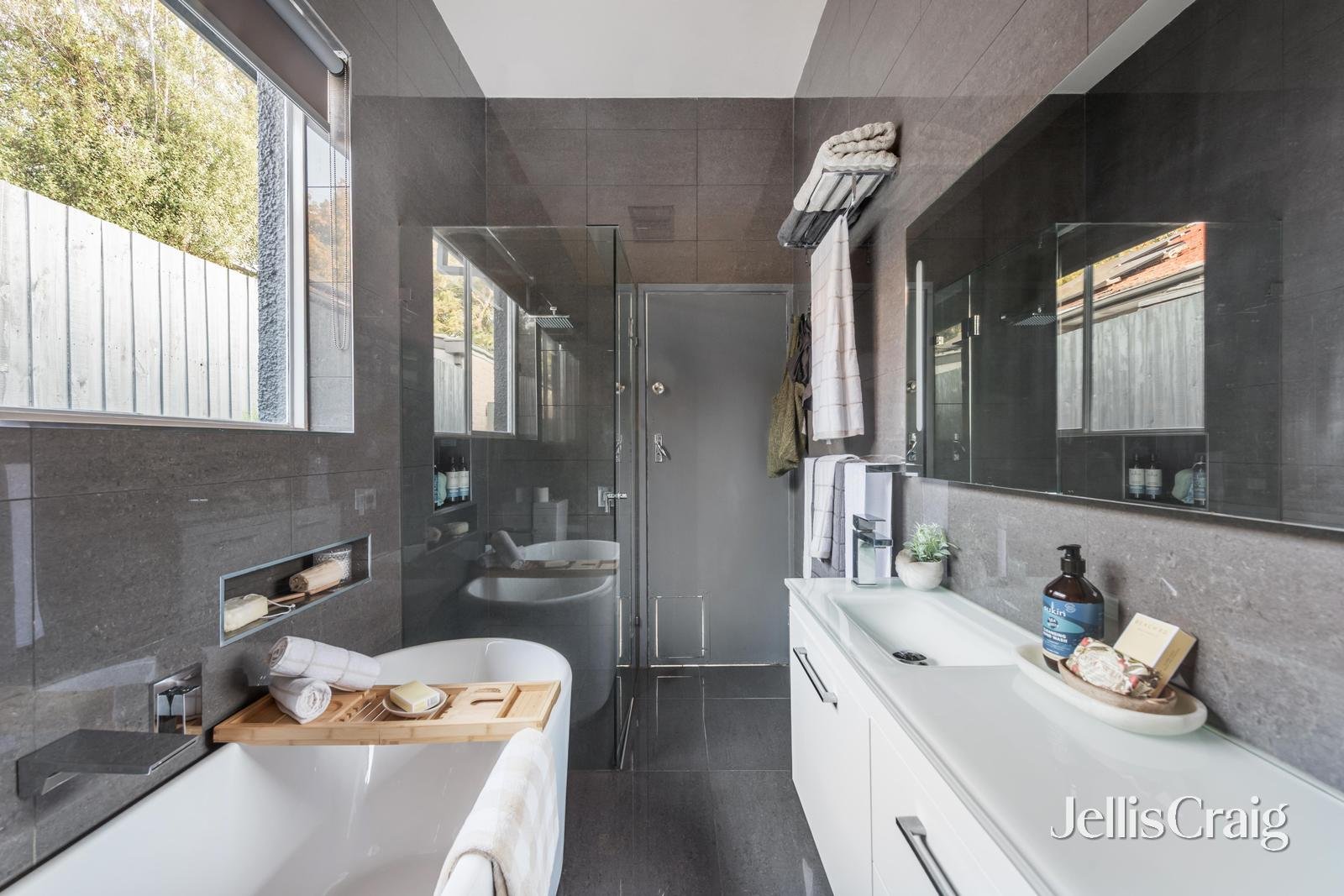 6 Austin Street, Bentleigh image 8