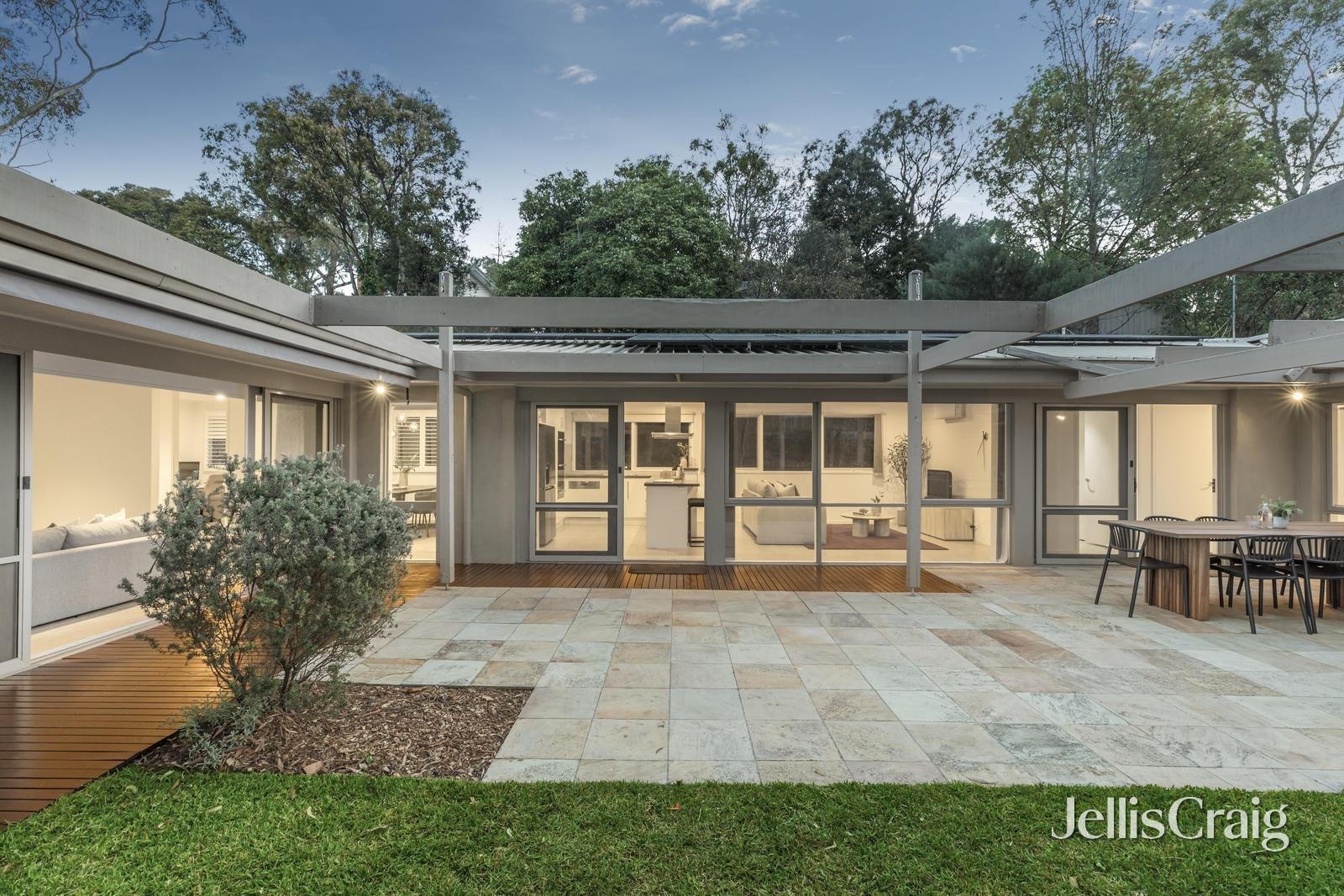 6 Avarn Court, Eltham image 1
