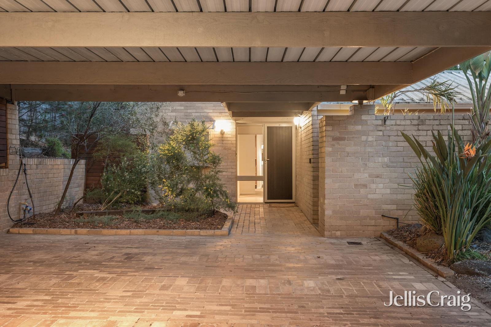 6 Avarn Court, Eltham image 3