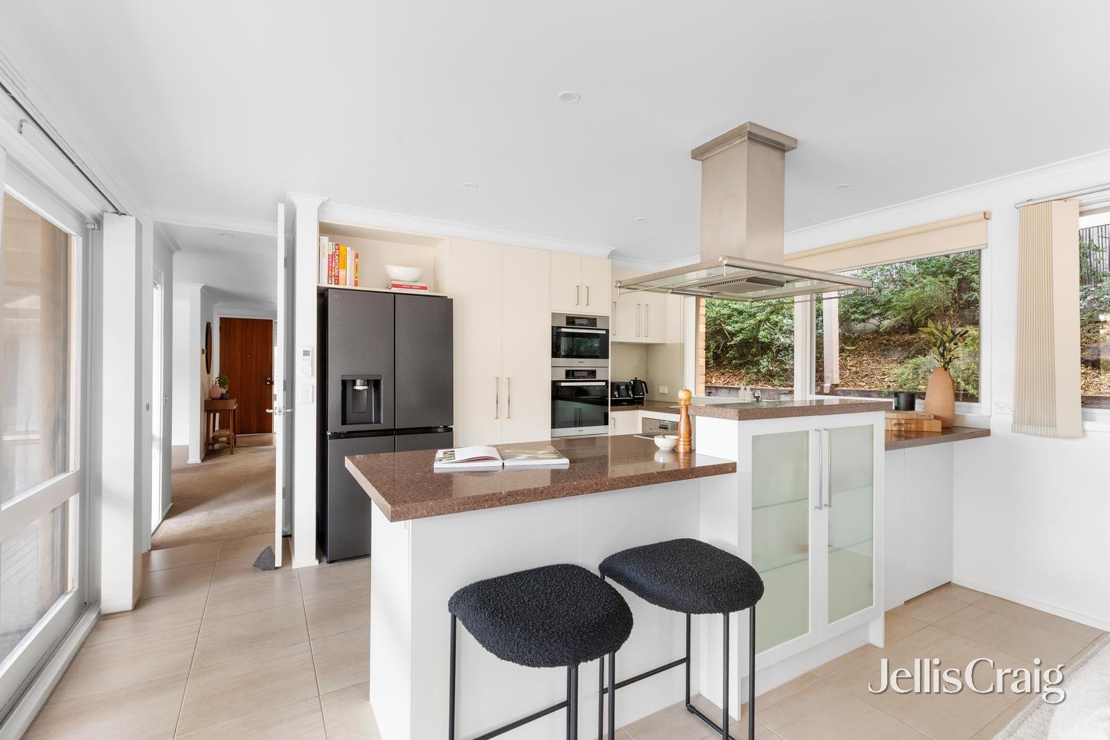 6 Avarn Court, Eltham image 8