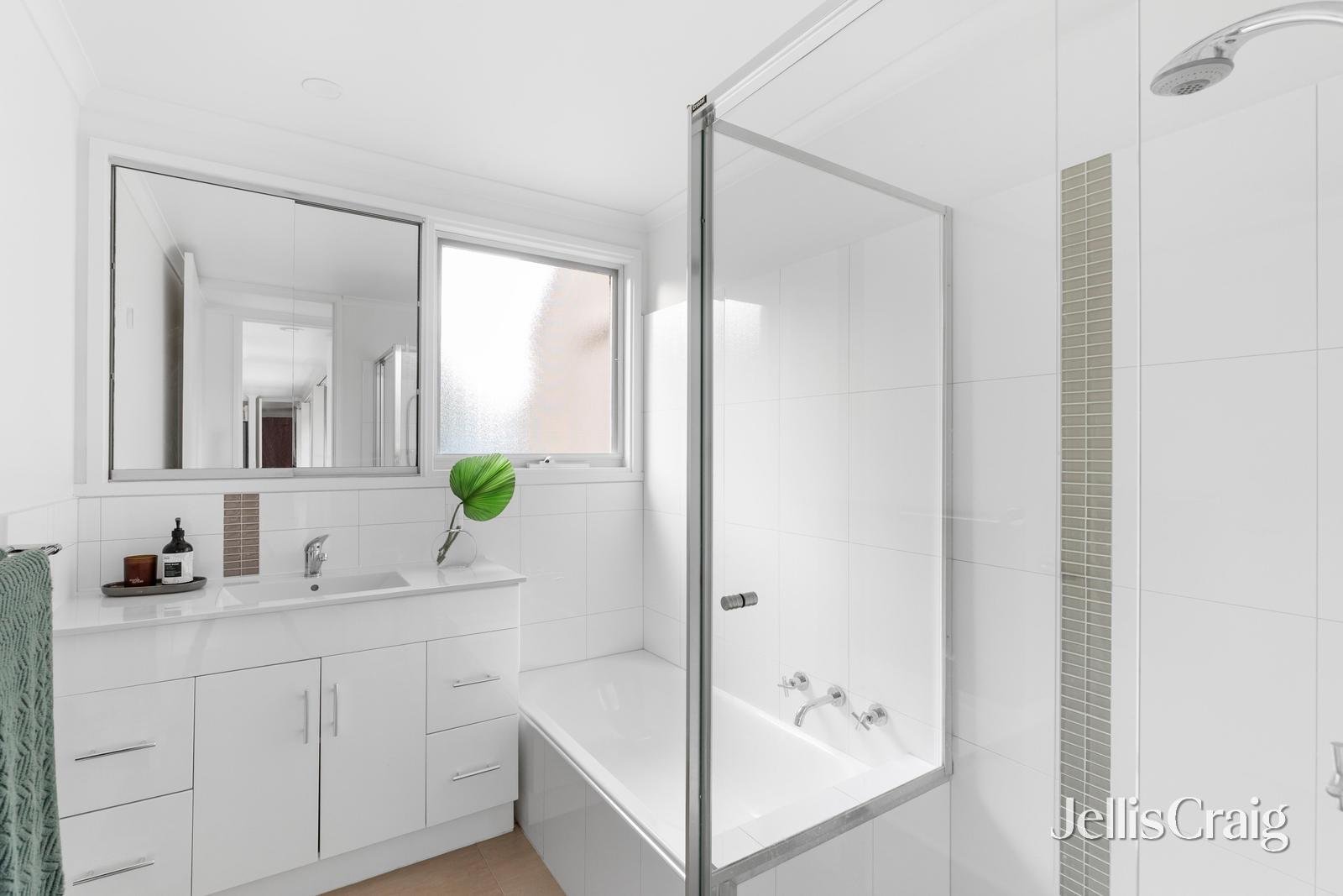 6 Avarn Court, Eltham image 11