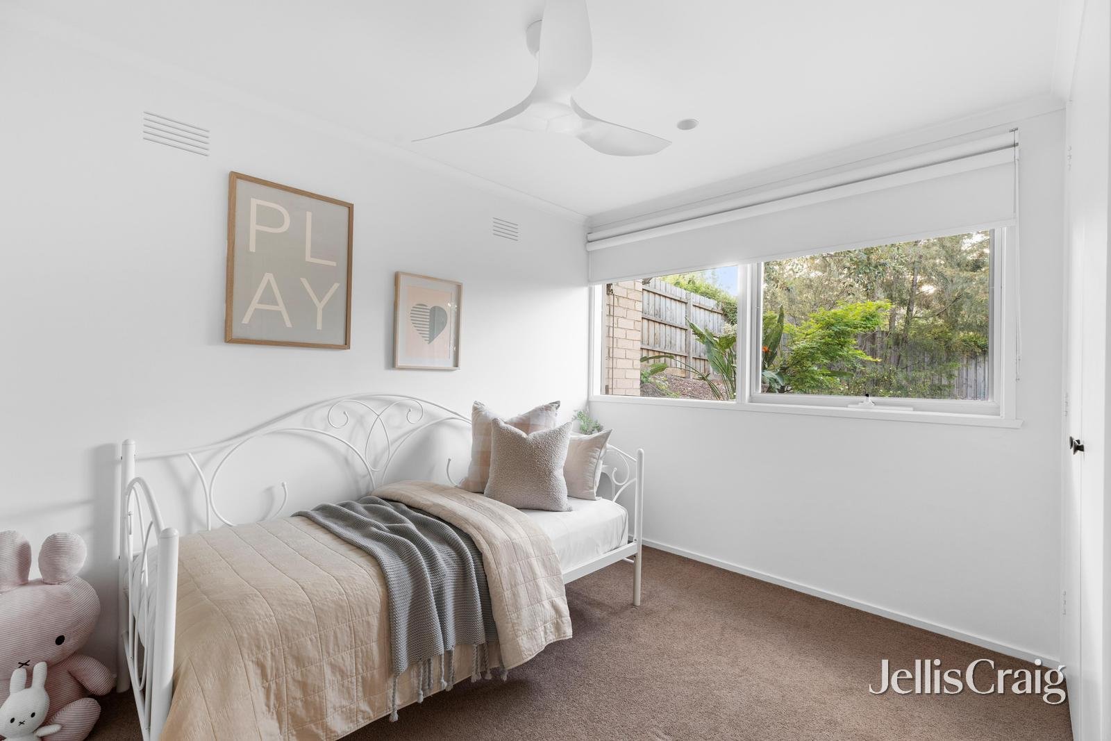 6 Avarn Court, Eltham image 14