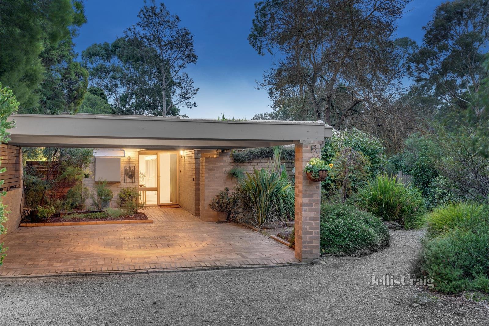 6 Avarn Court, Eltham image 2