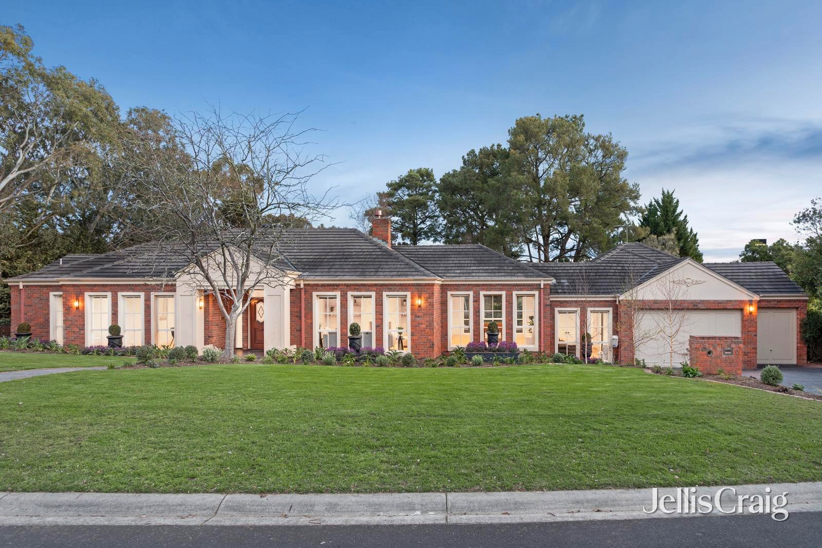 6 Aylesbury Way, Warrandyte image 1