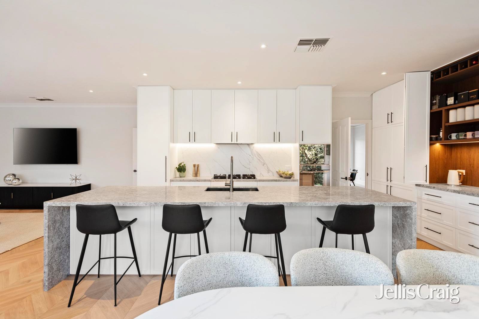 6 Aylesbury Way, Warrandyte image 3