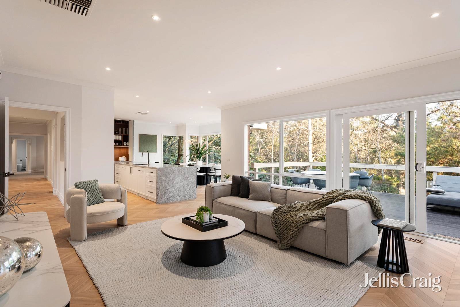 6 Aylesbury Way, Warrandyte image 4