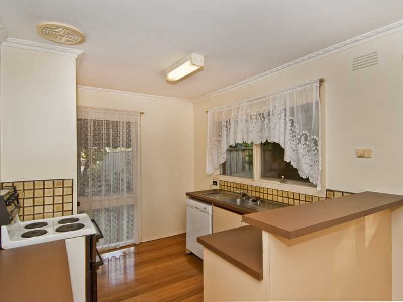 6 Bain Court, Newcomb image 2