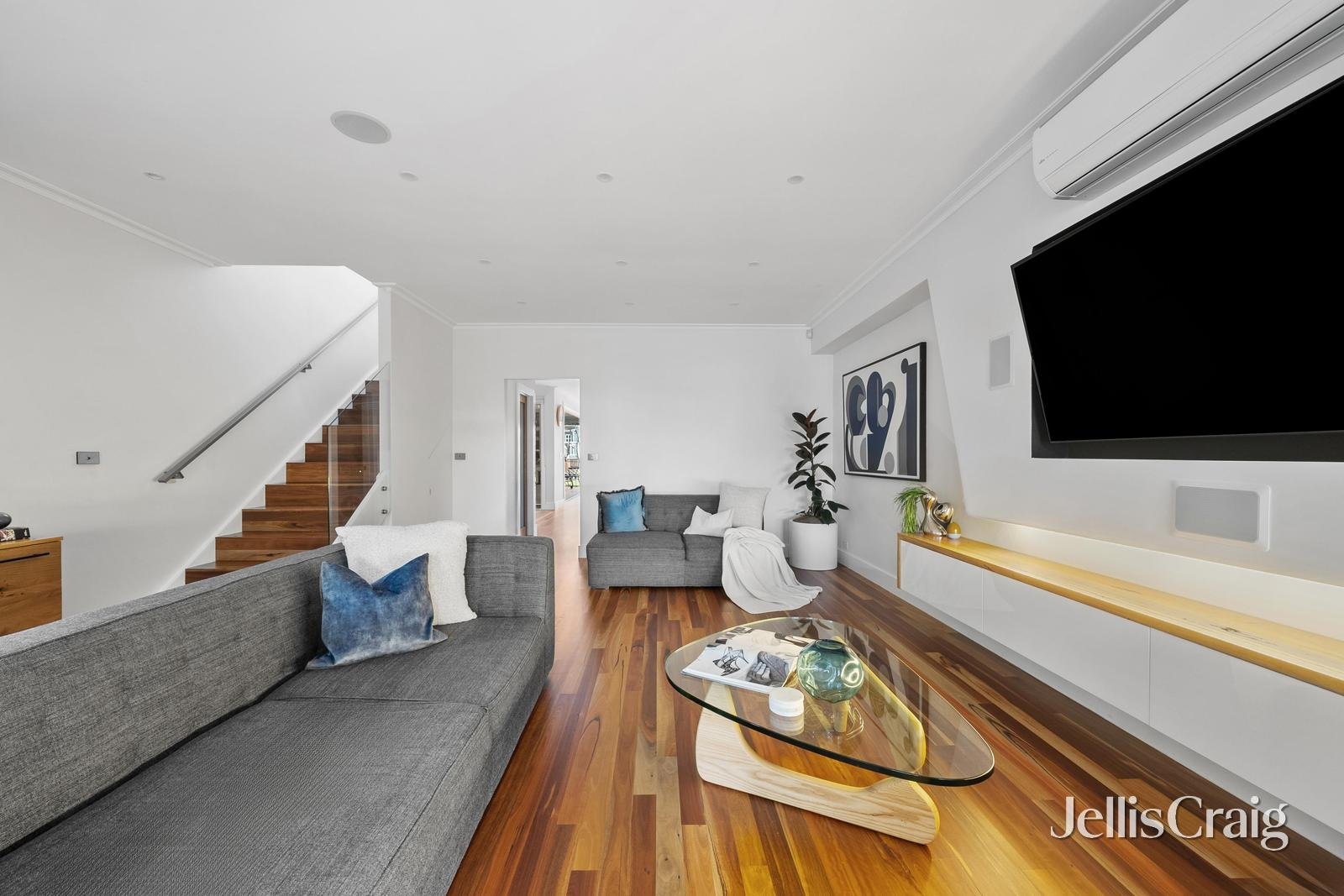 6 Bates Drive, Williamstown image 2