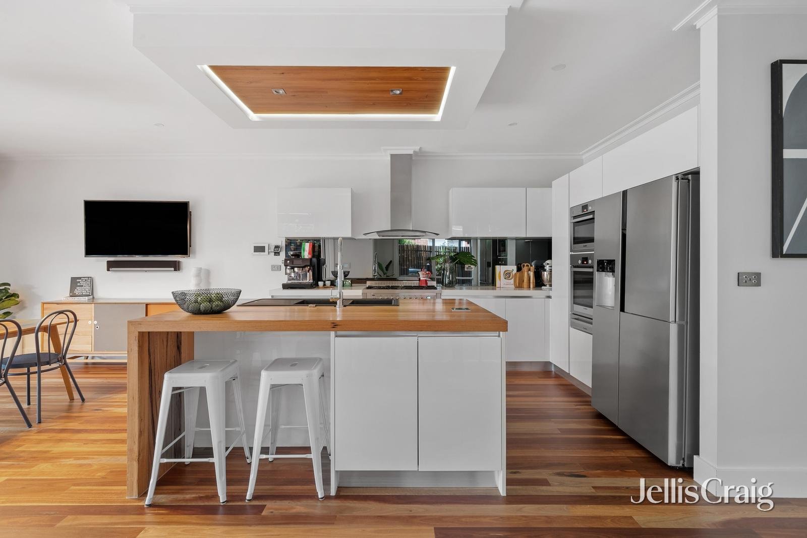 6 Bates Drive, Williamstown image 5