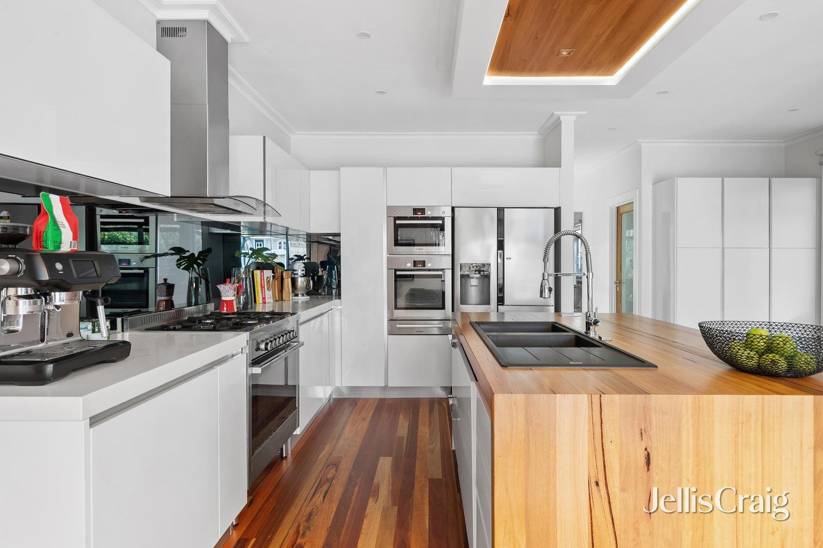 6 Bates Drive, Williamstown image 6