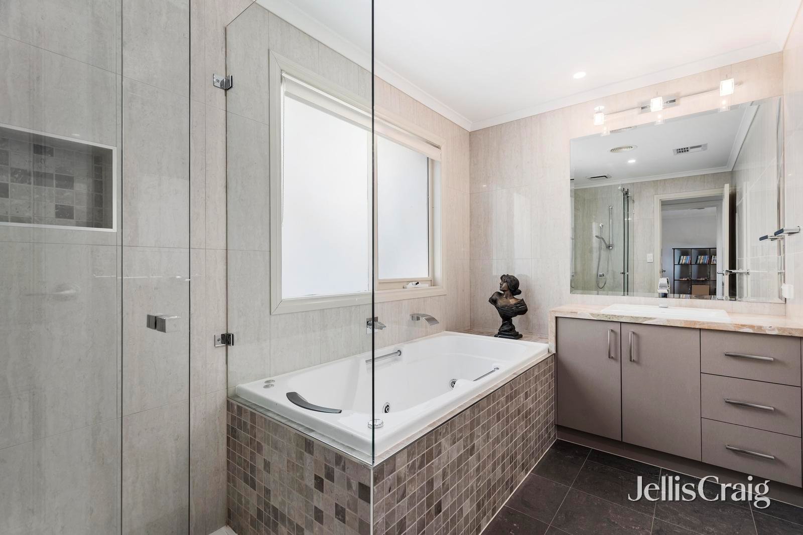 6 Bayles Court, Donvale image 13