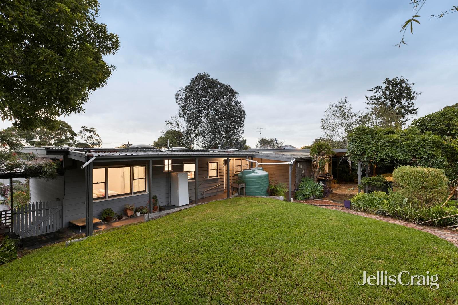 6 Beaconsfield Road, Briar&nbsp;Hill image 15