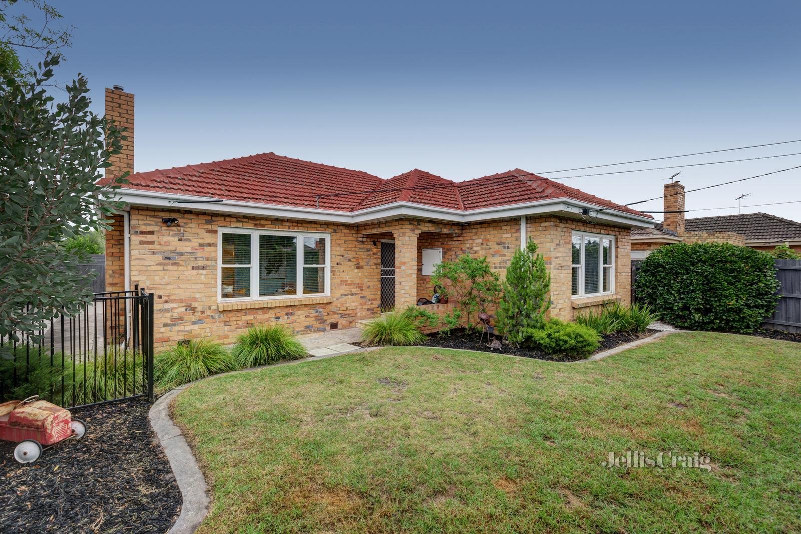 6 Beddoe Avenue, Bentleigh East image 1