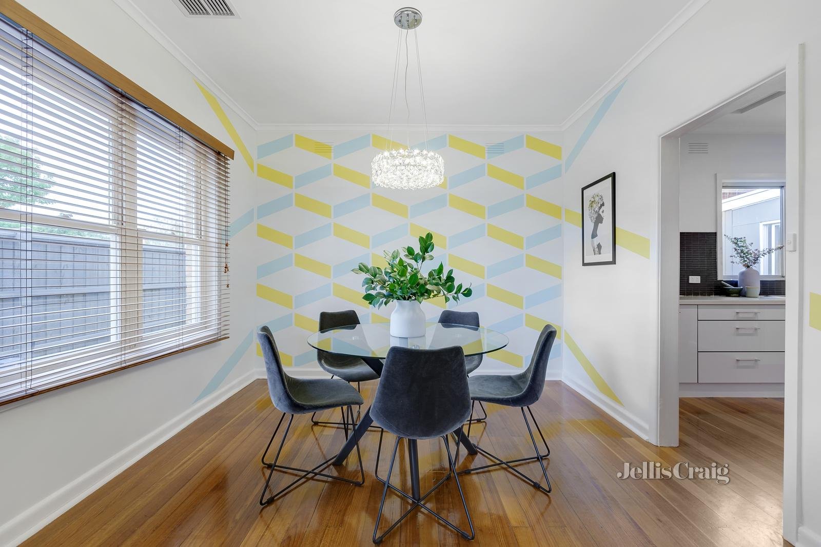 6 Beddoe Avenue, Bentleigh East image 4