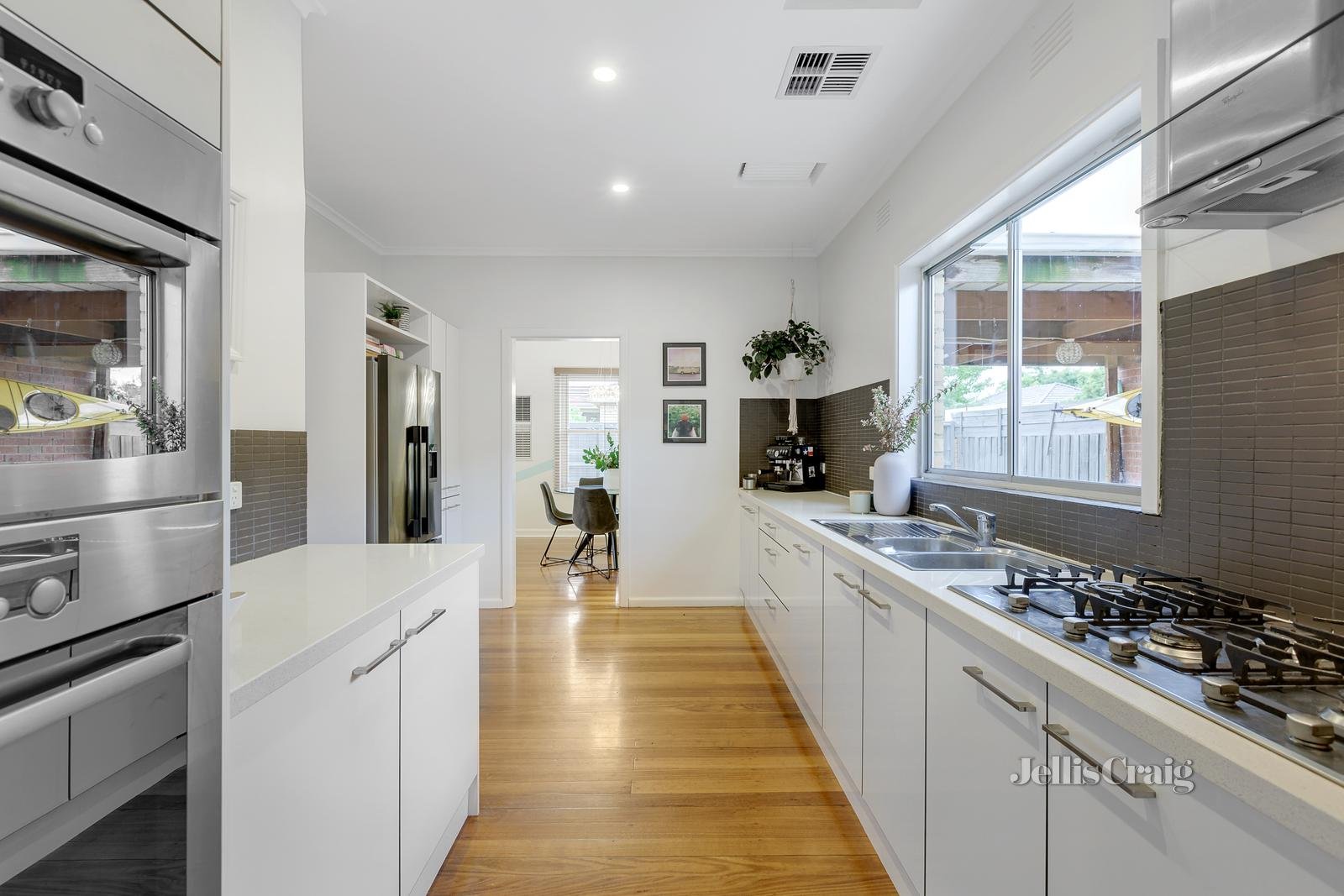 6 Beddoe Avenue, Bentleigh East image 5
