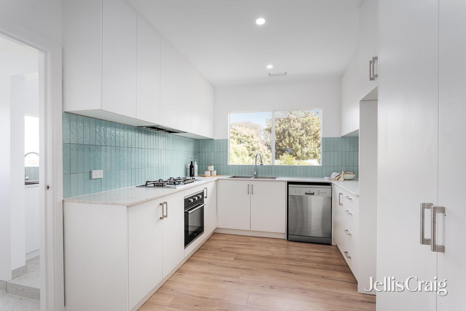 6 Birdie Street, Mount Waverley image 4