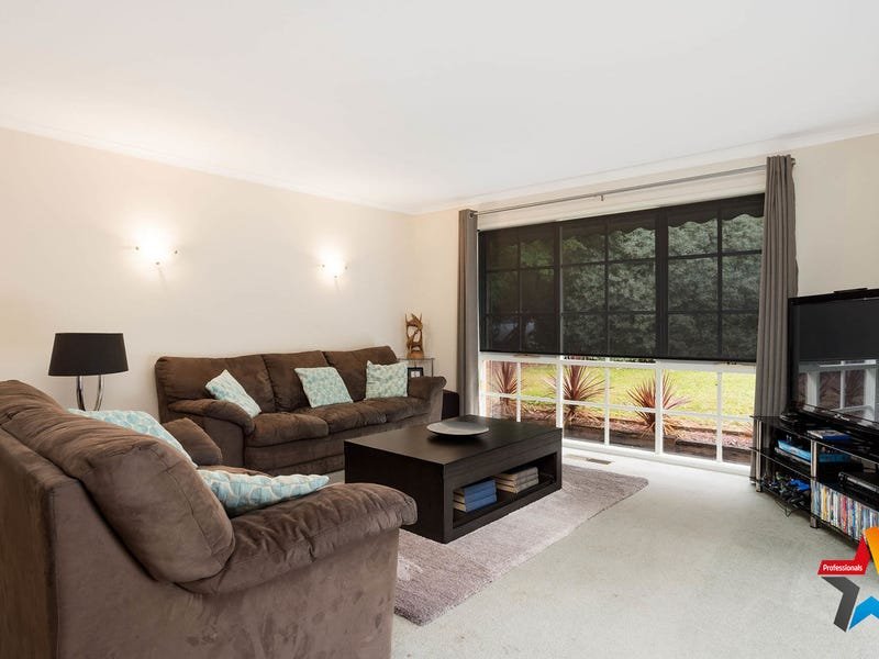 6 Blaxland Court, Mooroolbark image 3