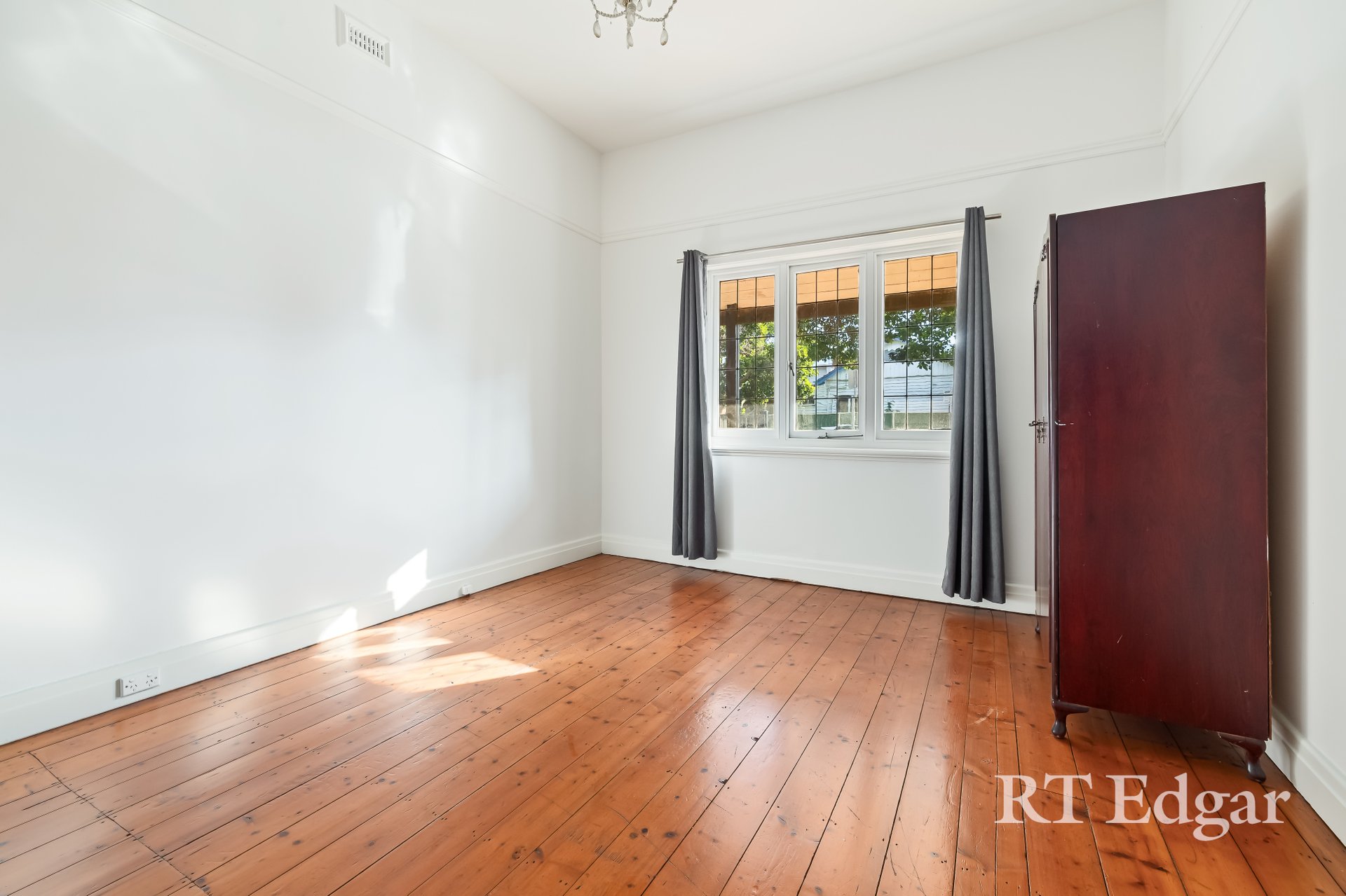 Property Gallery Thumbnail 6