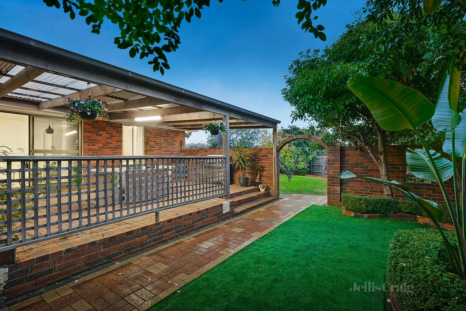 6 Bottlebrush Court, Wheelers Hill image 8