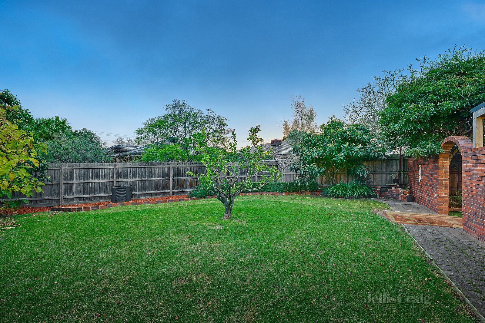 6 Bottlebrush Court, Wheelers Hill image 10