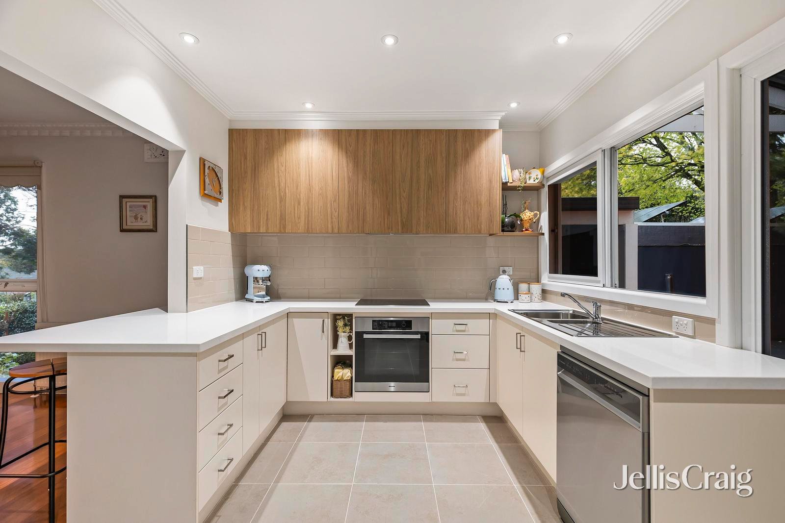 6 Boyana Crescent, Croydon image 3
