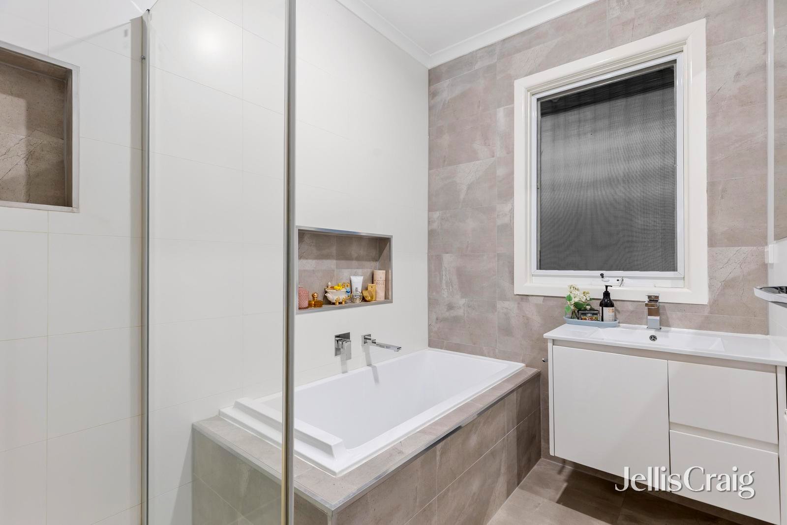 6 Boyana Crescent, Croydon image 12