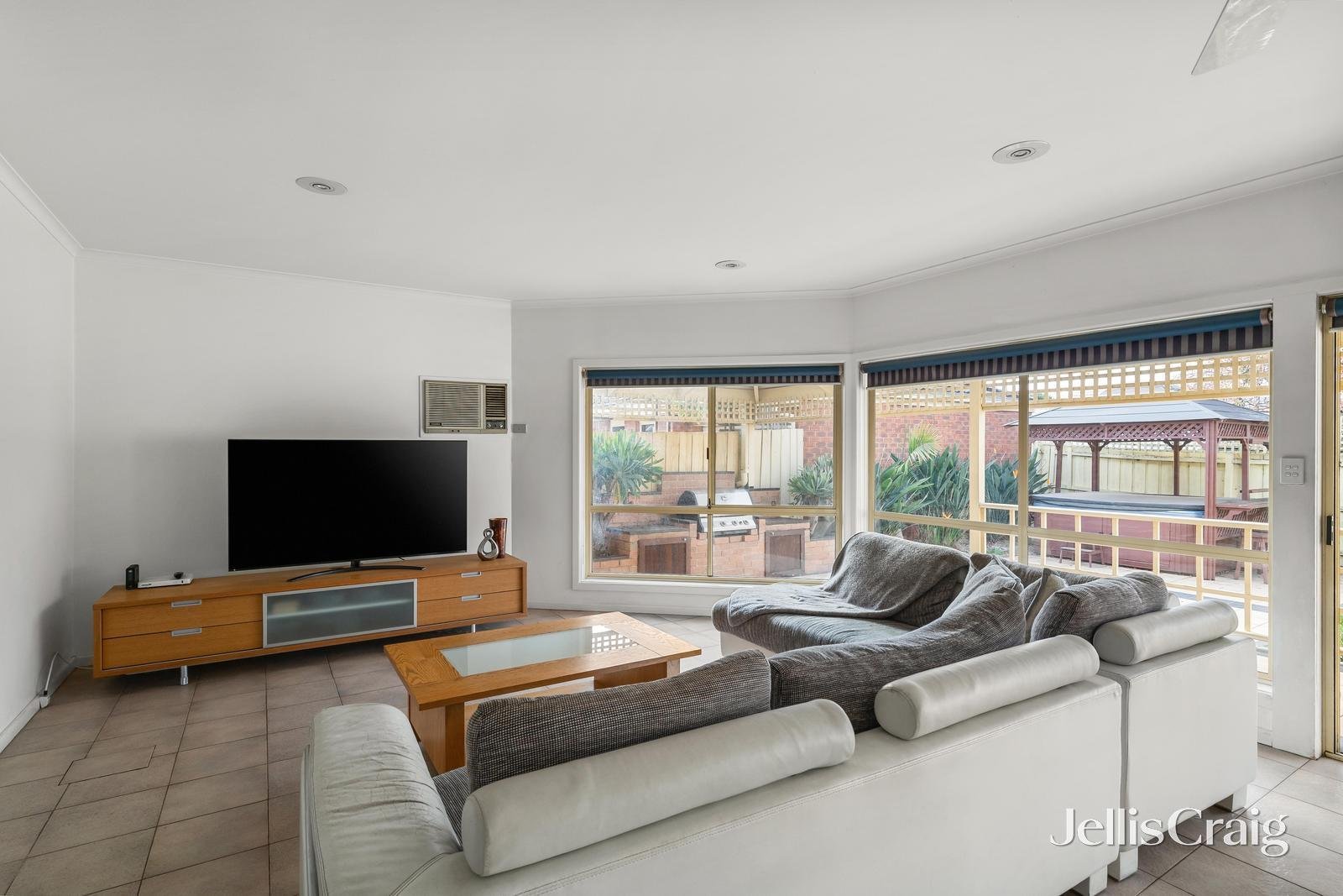 6 Bray Court, Bentleigh East image 2