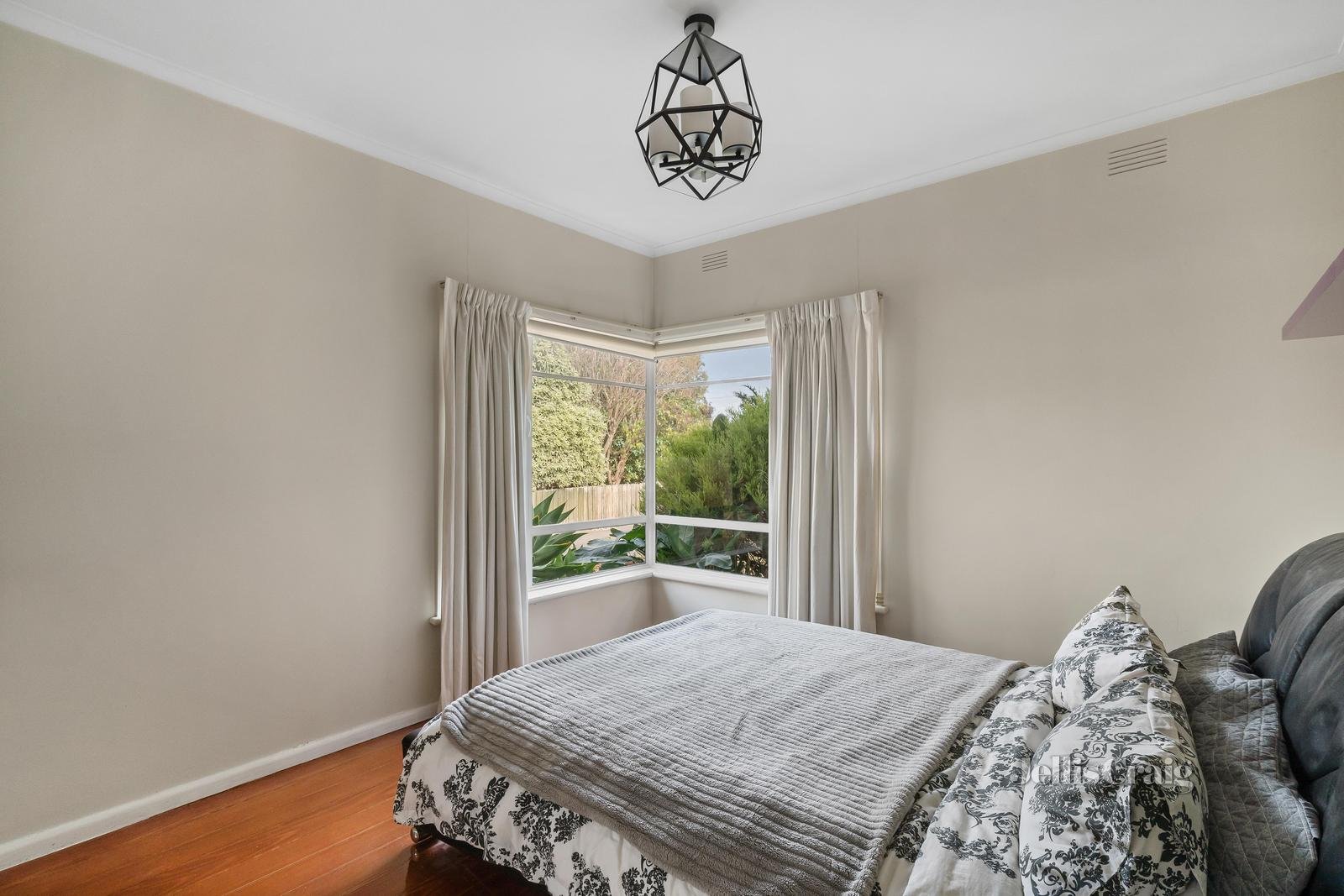 6 Bray Court, Bentleigh East image 8