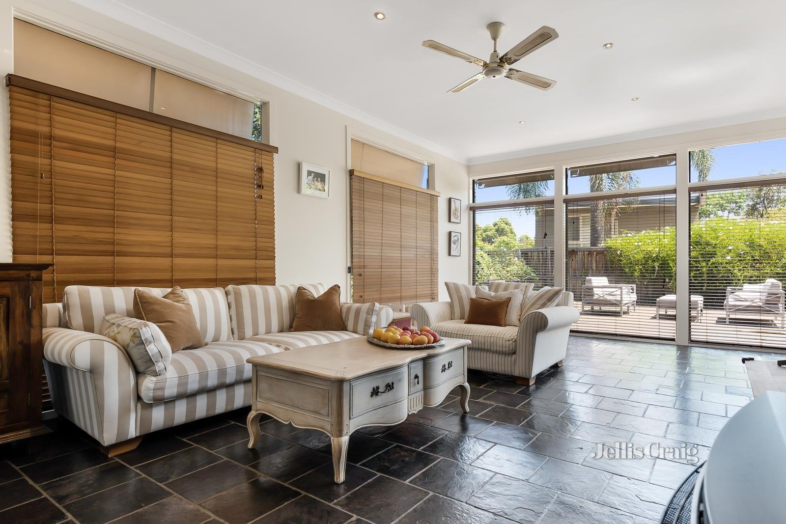 6 Bunker Crescent, Glen Waverley image 2