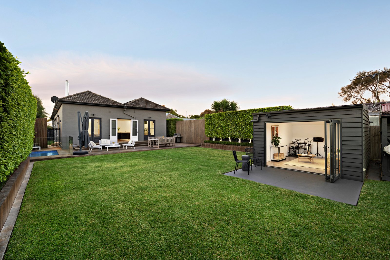 6 Byron Street