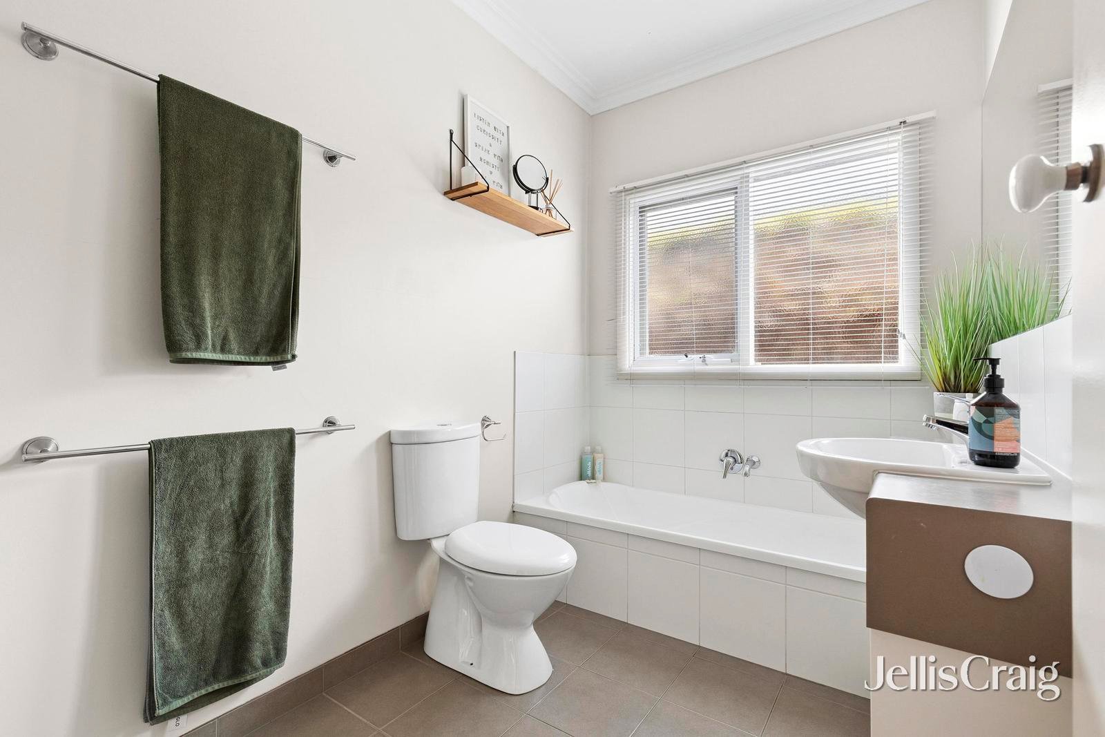 6 Calder Street, Manifold Heights image 15