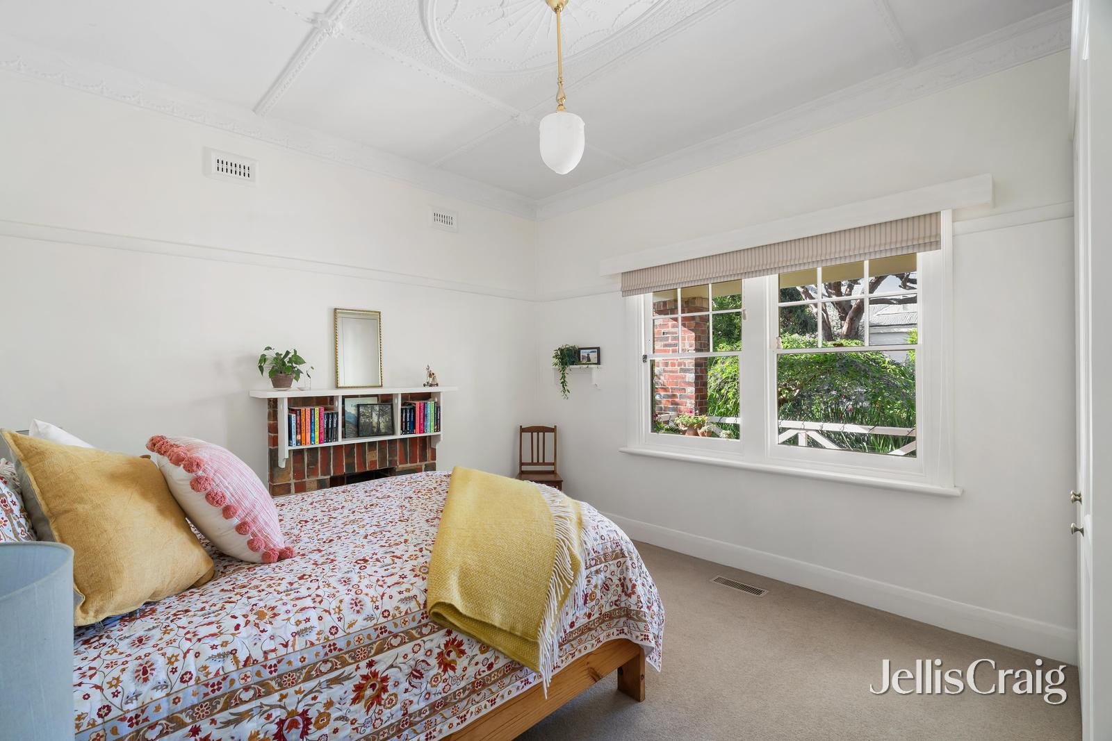 6 Carlyle Crescent, Mont Albert image 5