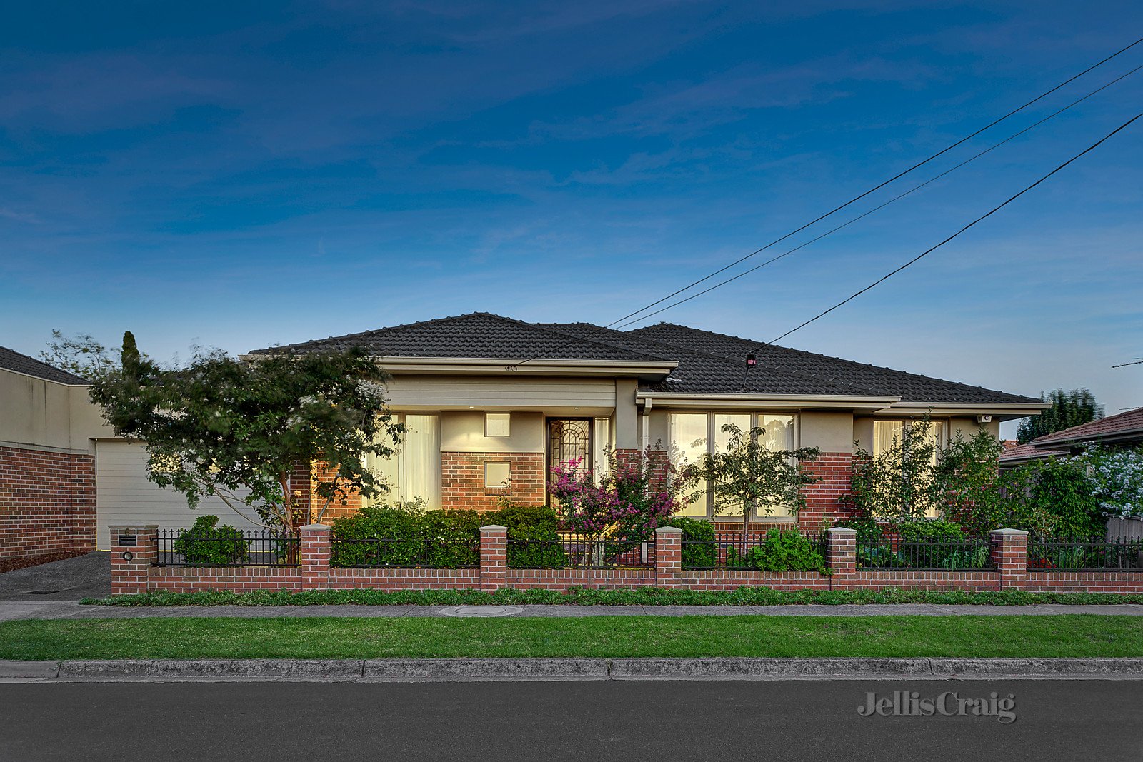 6 Carmel Avenue, Mount Waverley image 1