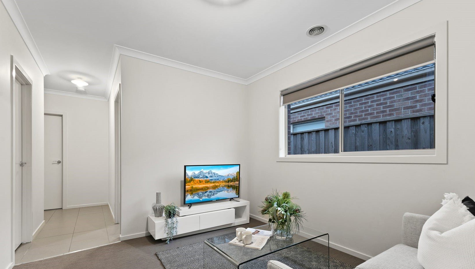 6 Carnegie Street, Officer image 8