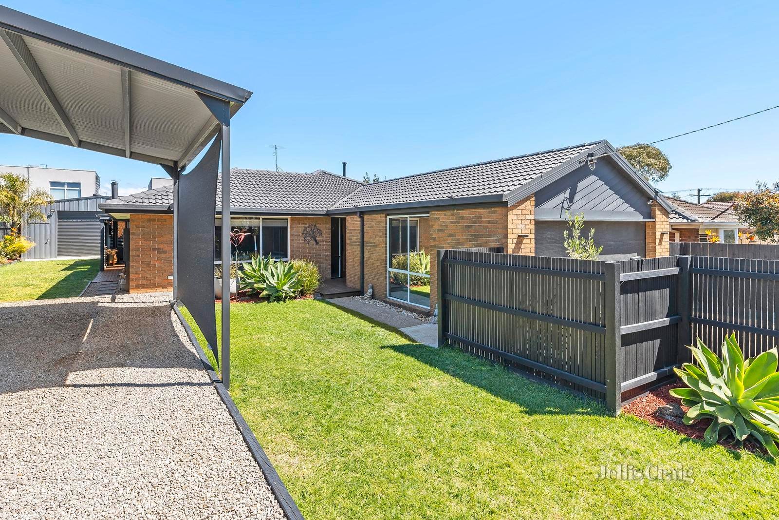 6 Carol Street, Mornington image 1