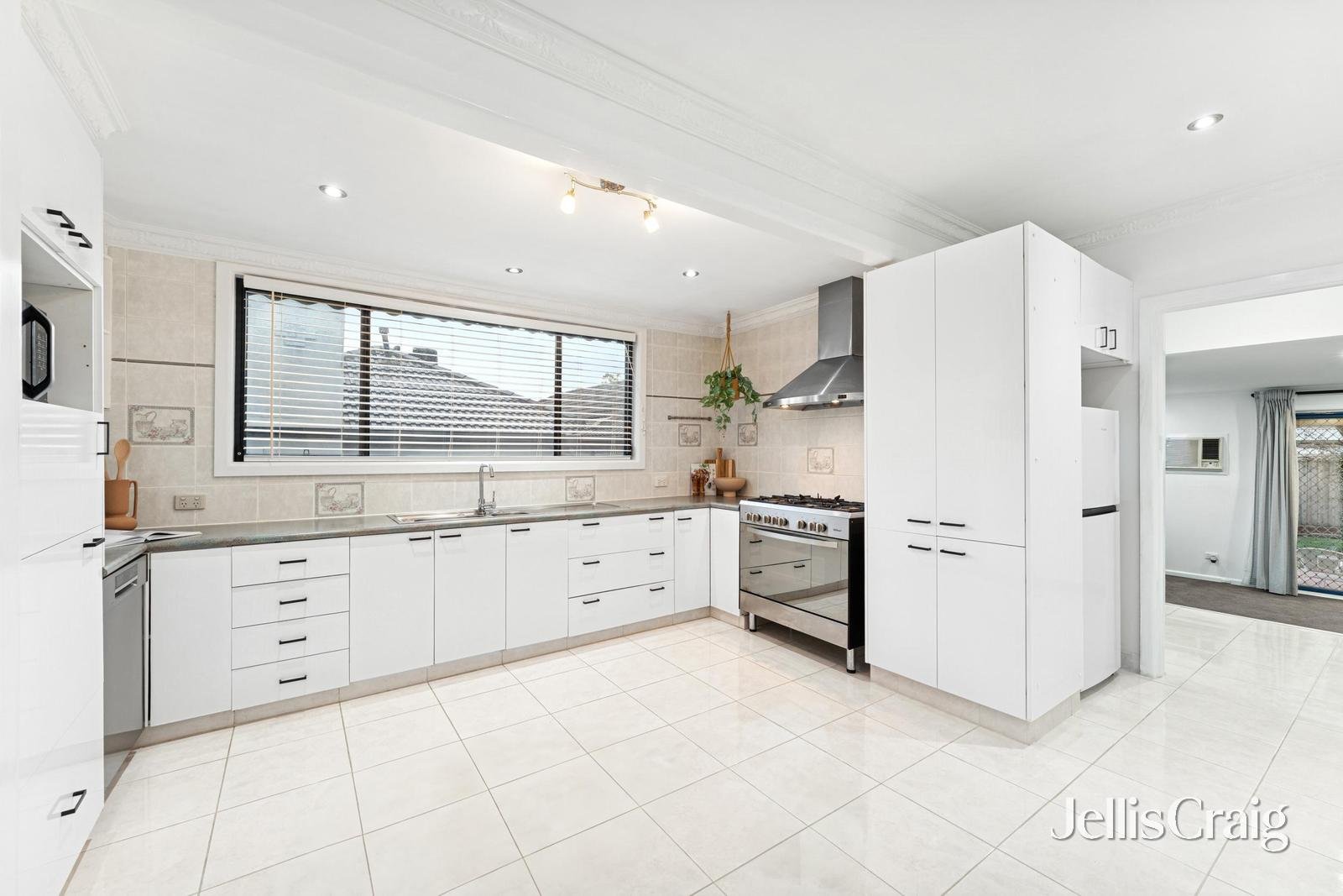 6 Catherine Street, Ringwood image 8