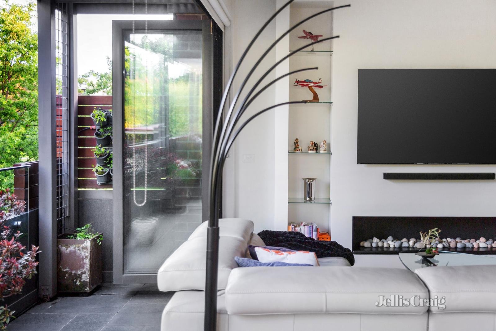 6 Charles Street, Hawthorn image 3