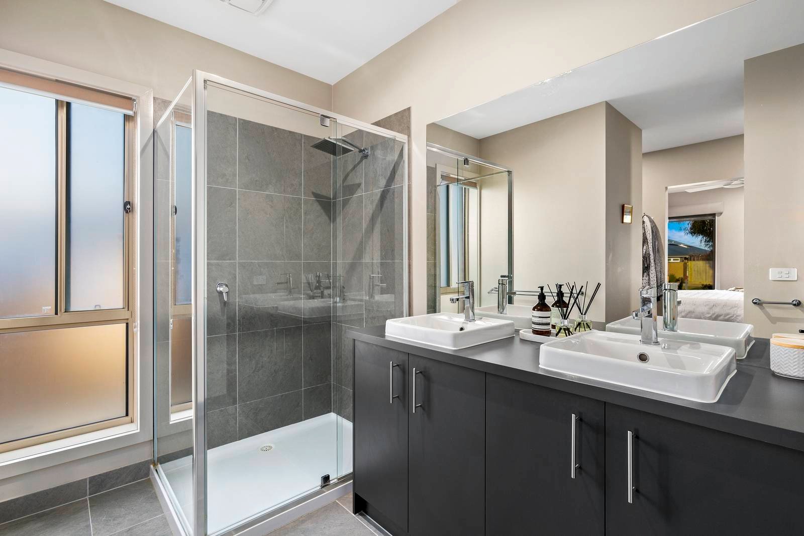 Property Gallery Thumbnail 8