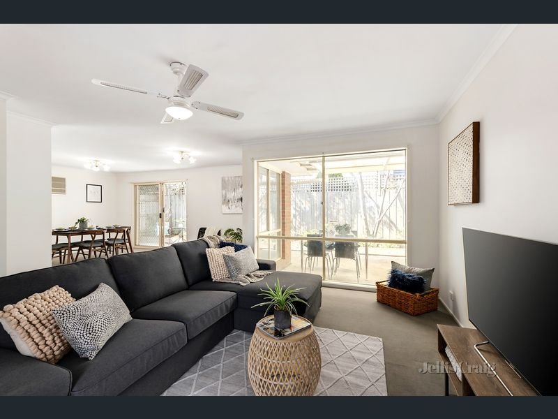 6 Clay Court, Blackburn North image 2