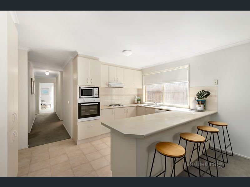 6 Clay Court, Blackburn North image 4