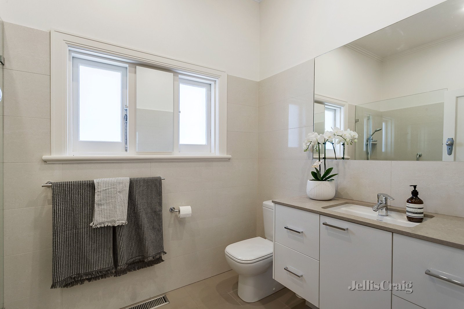 6 Clitheroe Court, Glen Iris image 5