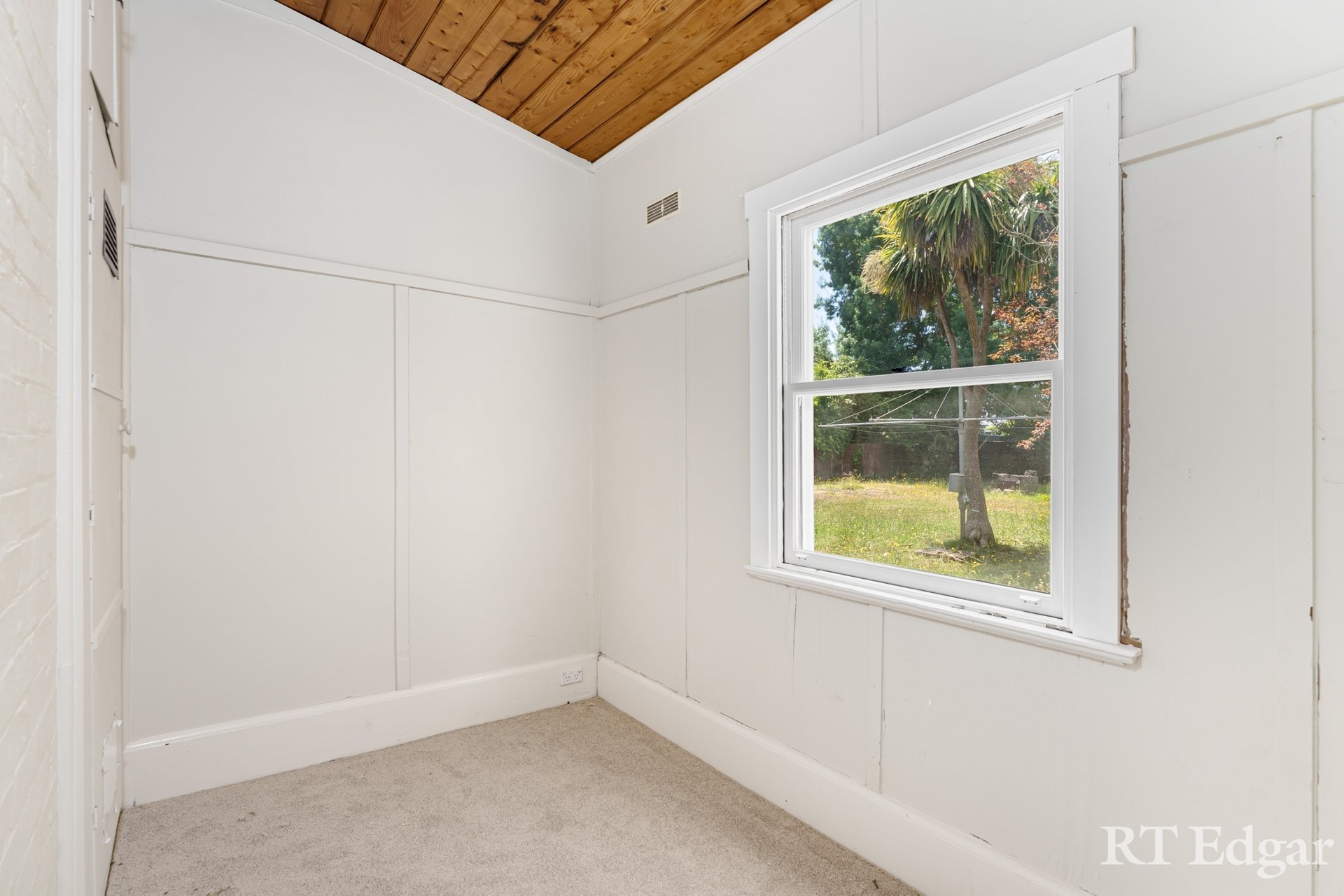 Property Gallery Thumbnail 9
