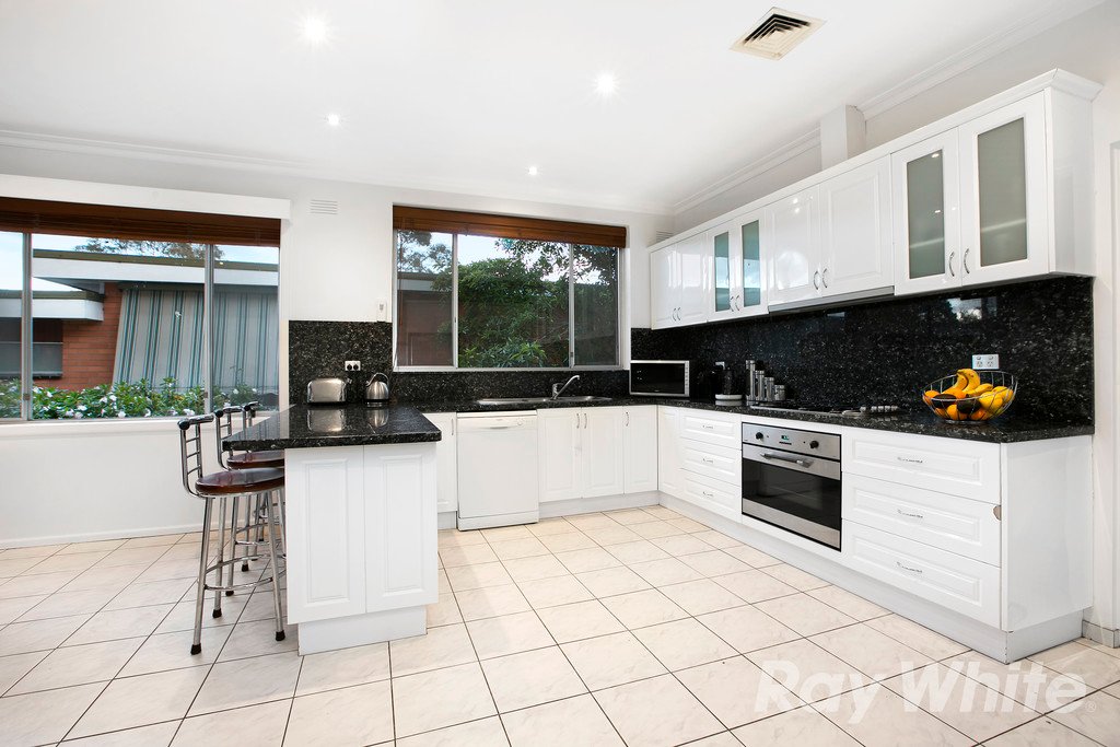 6 Clyden Court, Burwood East image 3