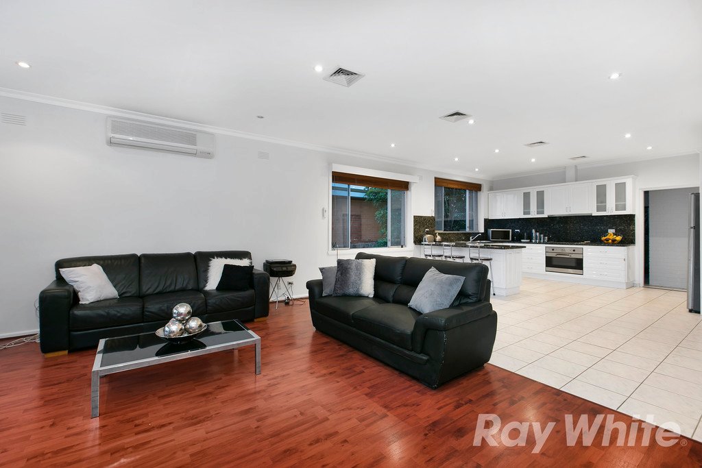 6 Clyden Court, Burwood East image 4