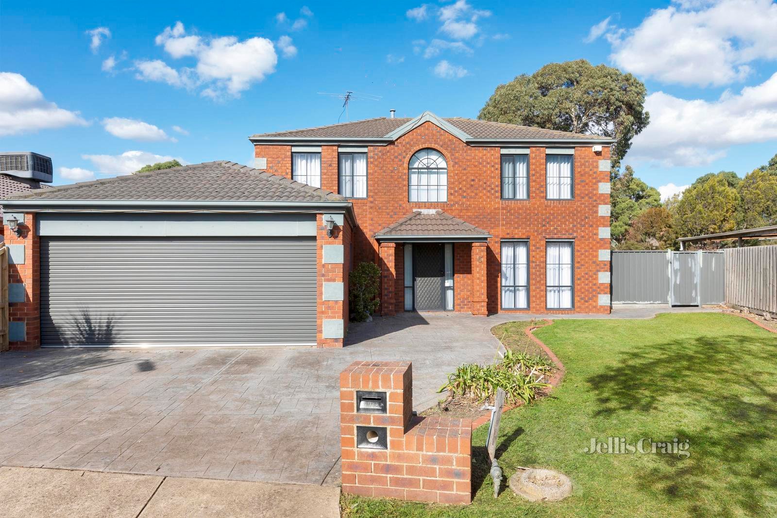 6 Crespin Place, Roxburgh Park image 1