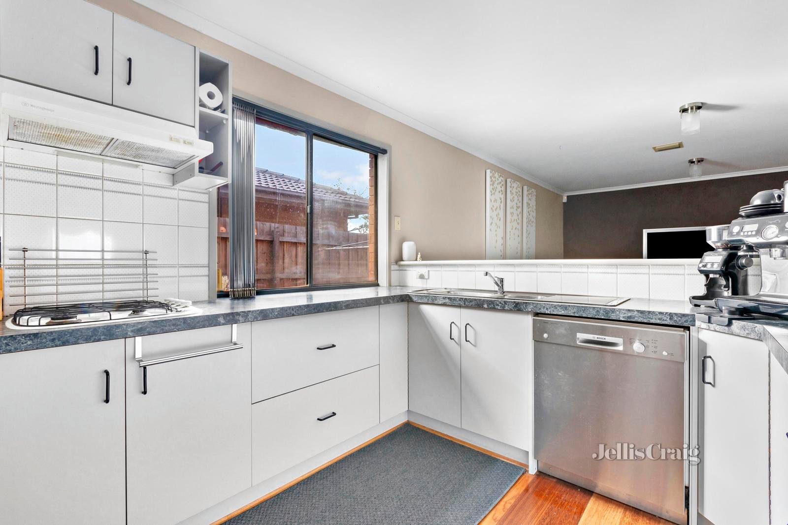 6 Crespin Place, Roxburgh Park image 3