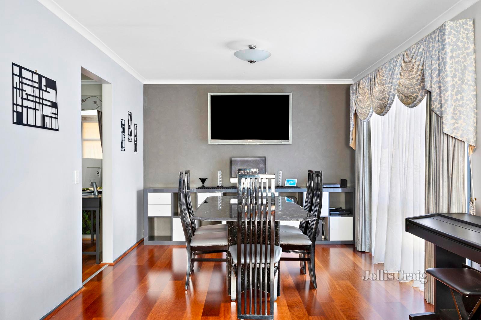 6 Crespin Place, Roxburgh Park image 4