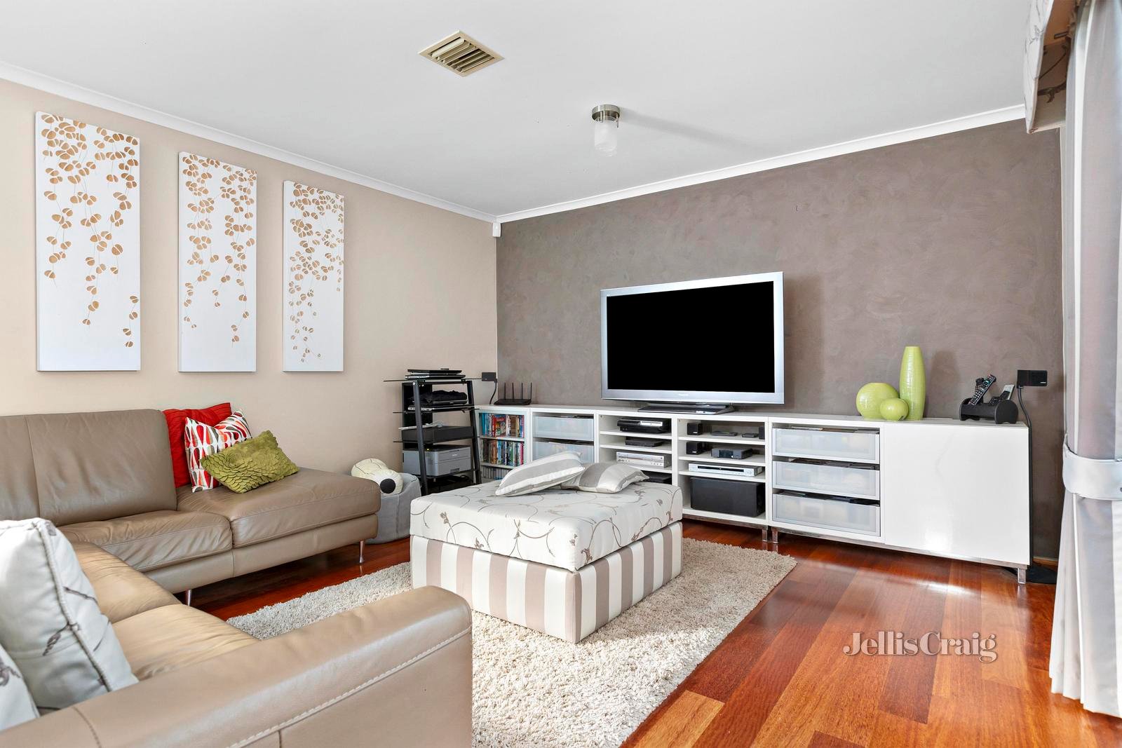 6 Crespin Place, Roxburgh Park image 5